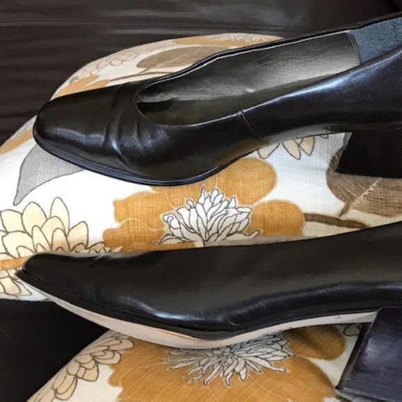 Caressa Shoes - Picture 1 of 8